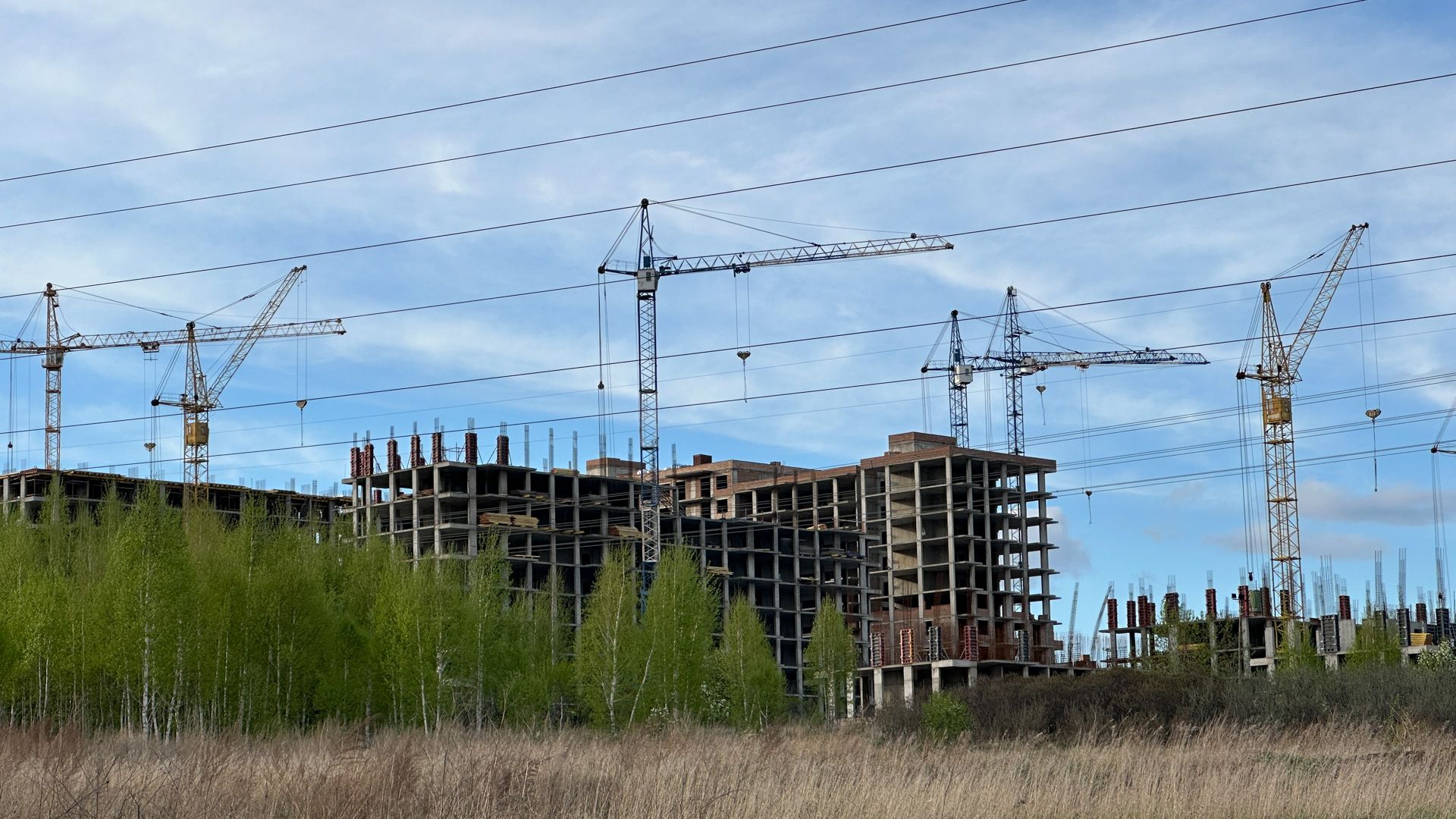 Рынок недвижимости на грани: сокращение строительства и рост цен?