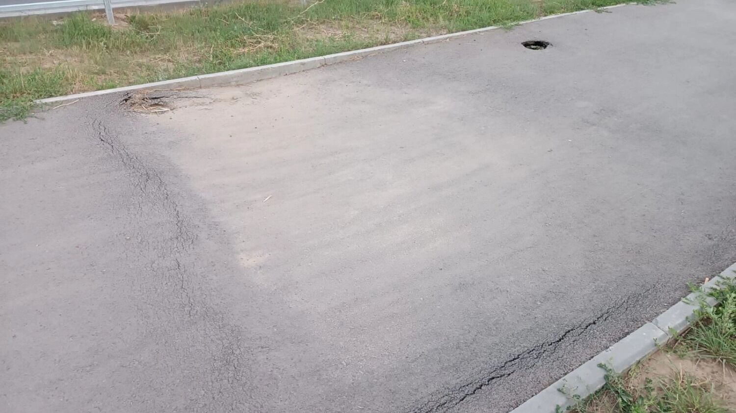 Провал на асфальте