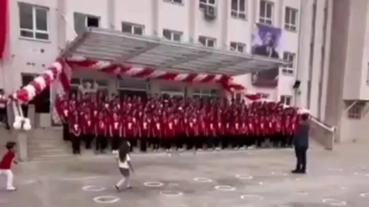 Киберпанк отменяется: почему россияне полюбили кокошники, лапти и русский стиль?