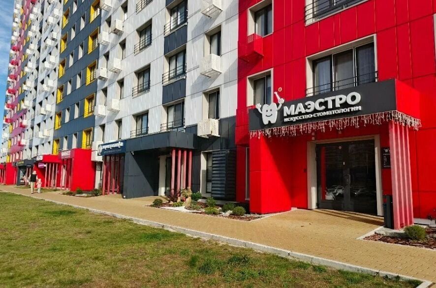 Гендиректором и учредителем ООО «Вариокс» является известный врач-стоматолог Омаргаджи Наибов.