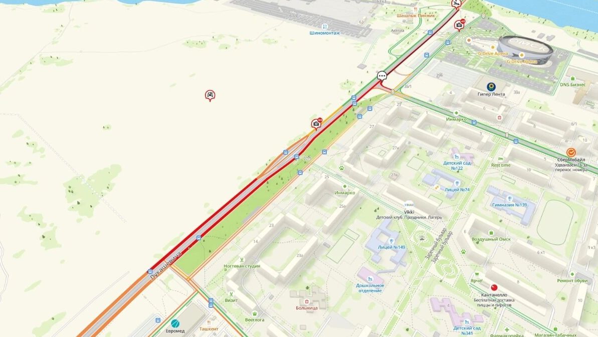 Скриншот карты местности, прилегающей к улице Лукашевича. Одна из центральных магистралей Левобережья «скована» пробками