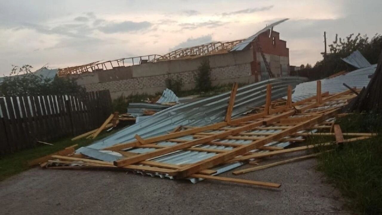 В селах Удмуртии жалуются на отсутствие электричества и связи после урагана