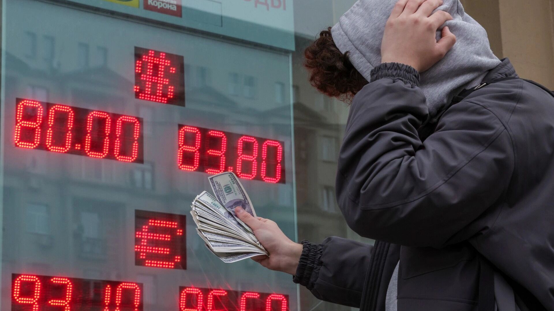 Рубль крепчает. Что происходит с нацвалютой, при чем тут нефть и что будет дальше