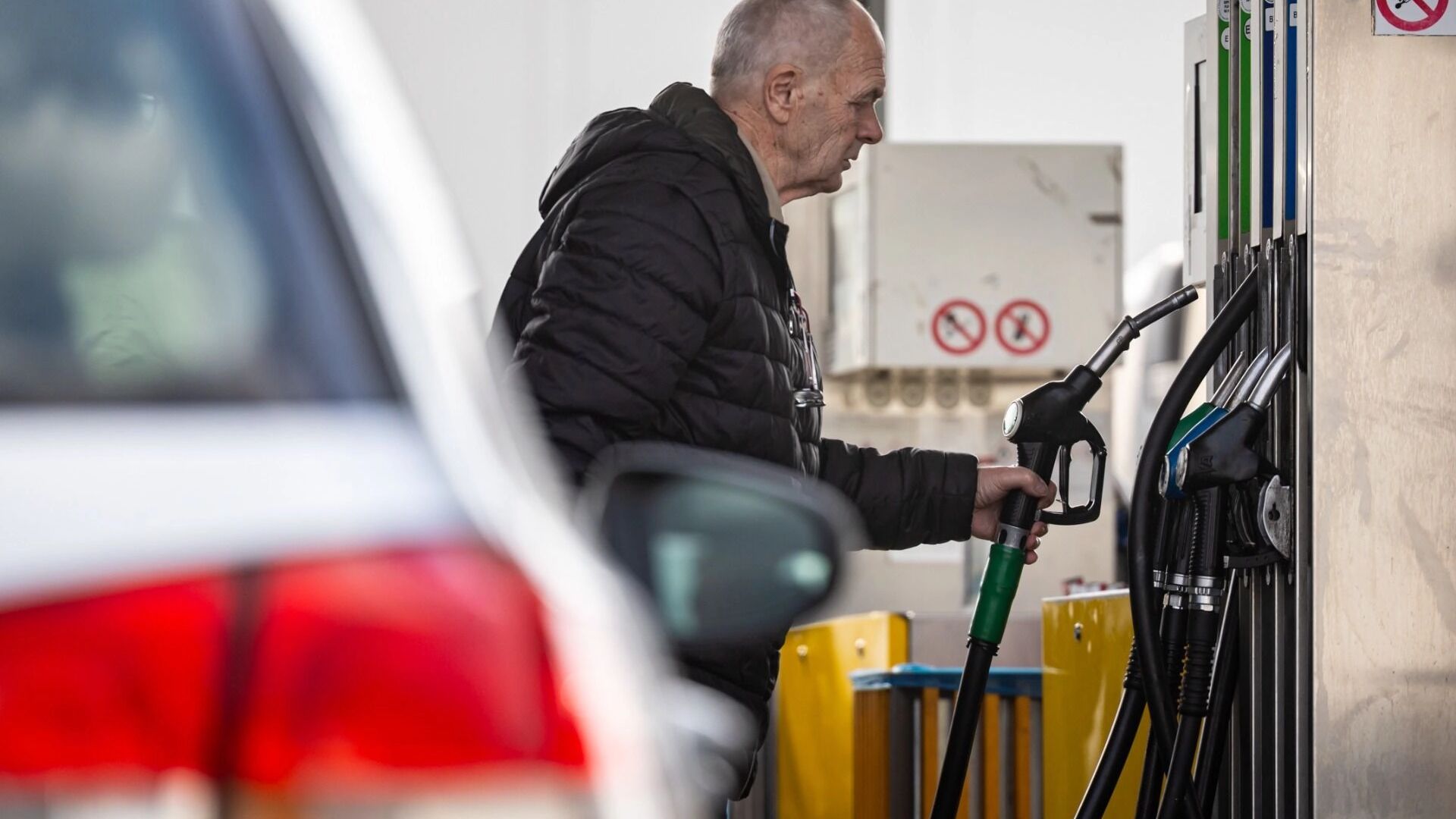 Нефть своя, а цены на бензин растут. Прогноз экспертов по стоимости топлива к лету