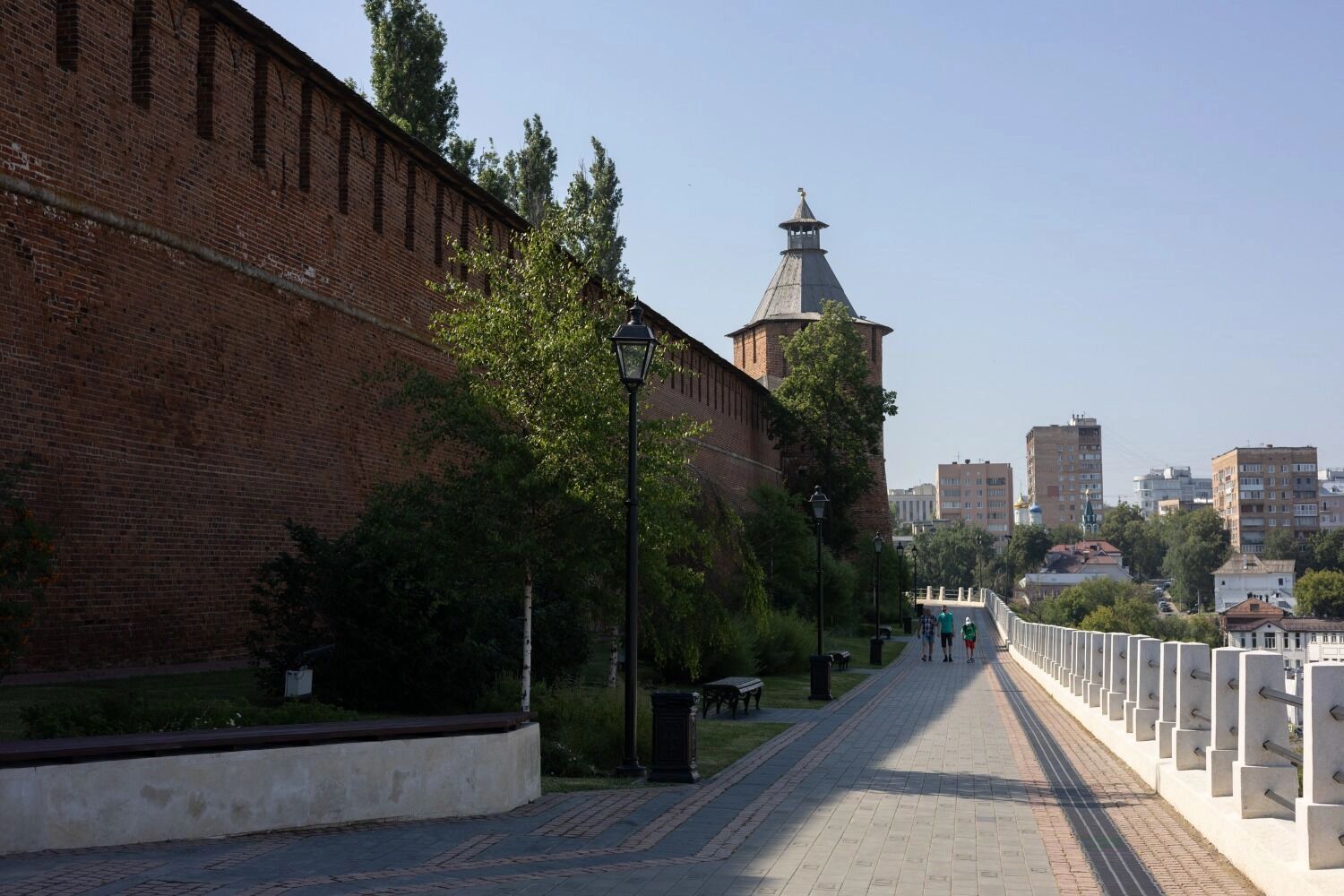На бульваре появились новые смотровые и лавочки