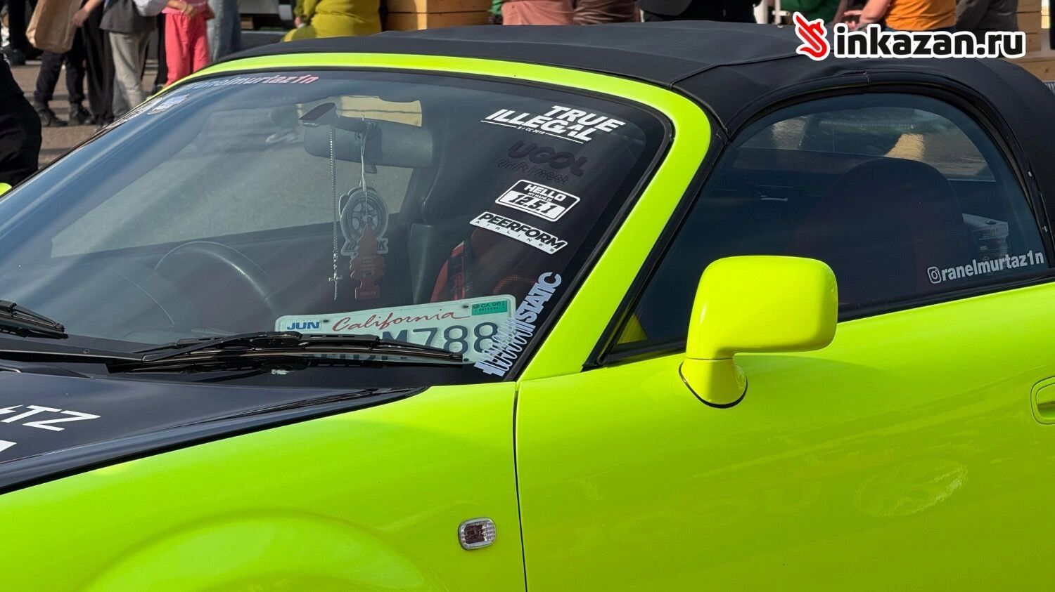 Выставка гоночных автомобилей