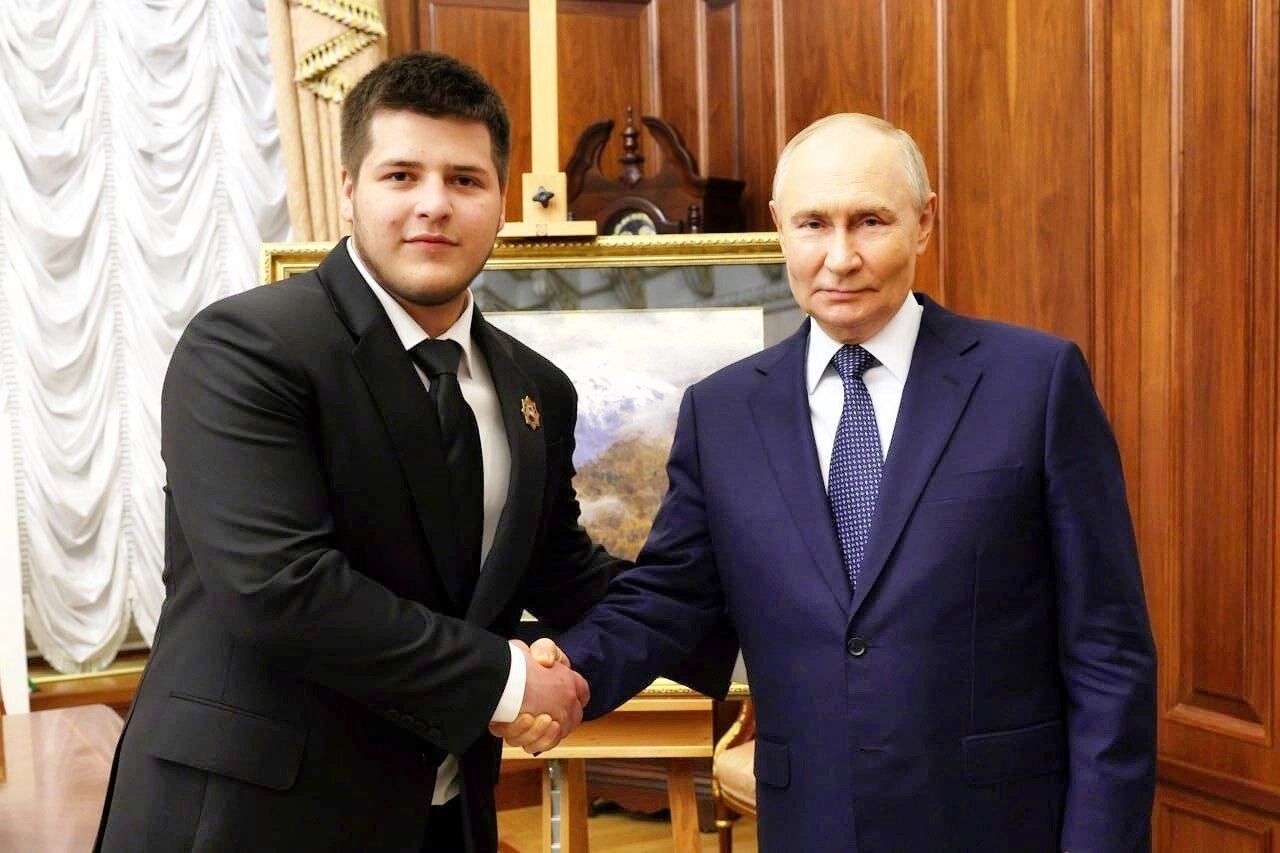 Как у наследника престола: Рамзан Кадыров объяснил, почему его сын получает медали