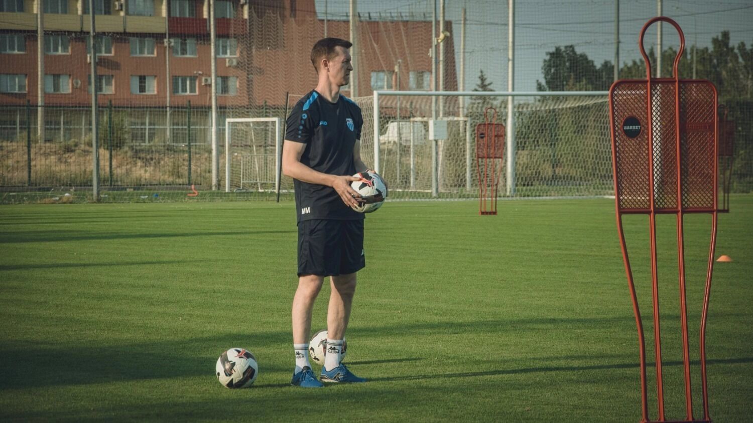 Михаил Мысин помогал в тренировке футболистам