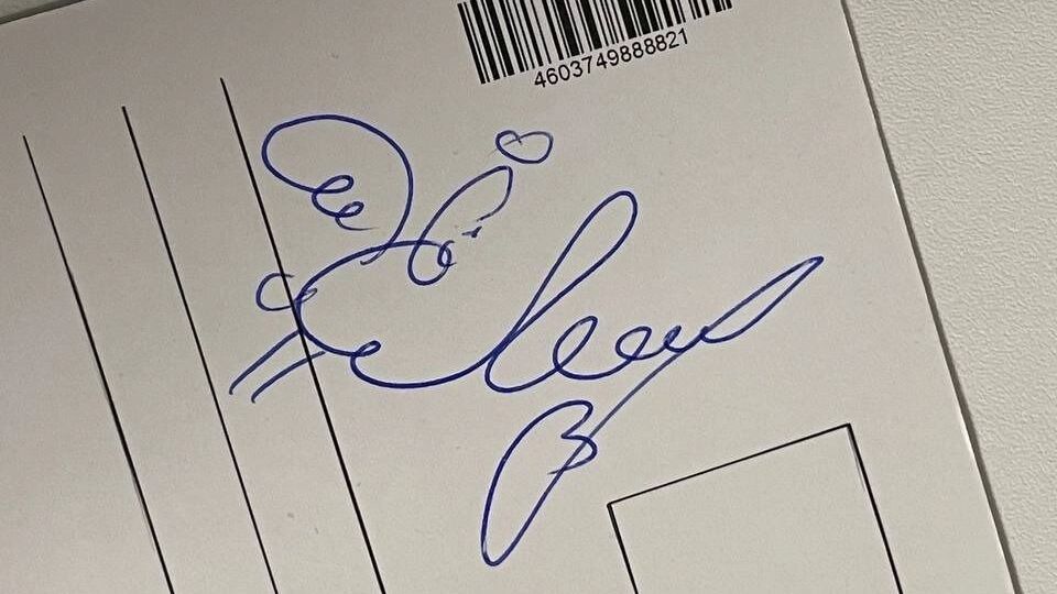 Автограф солистки группы IOWA, Екатерины Иванчиковой.