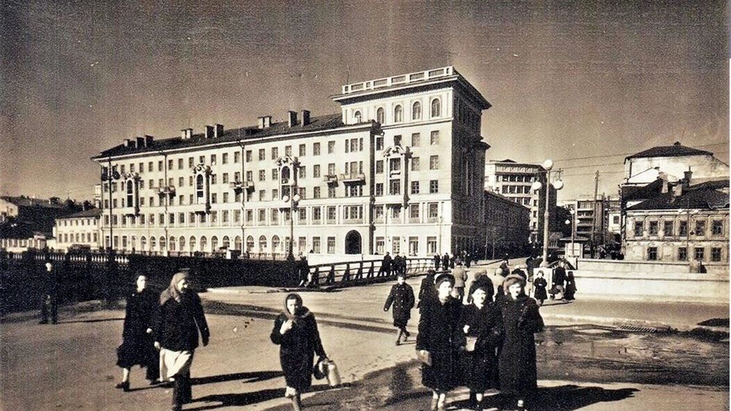 «Сколько нам еще это терпеть»: люди боятся жить в «сталинке» в центре Казани