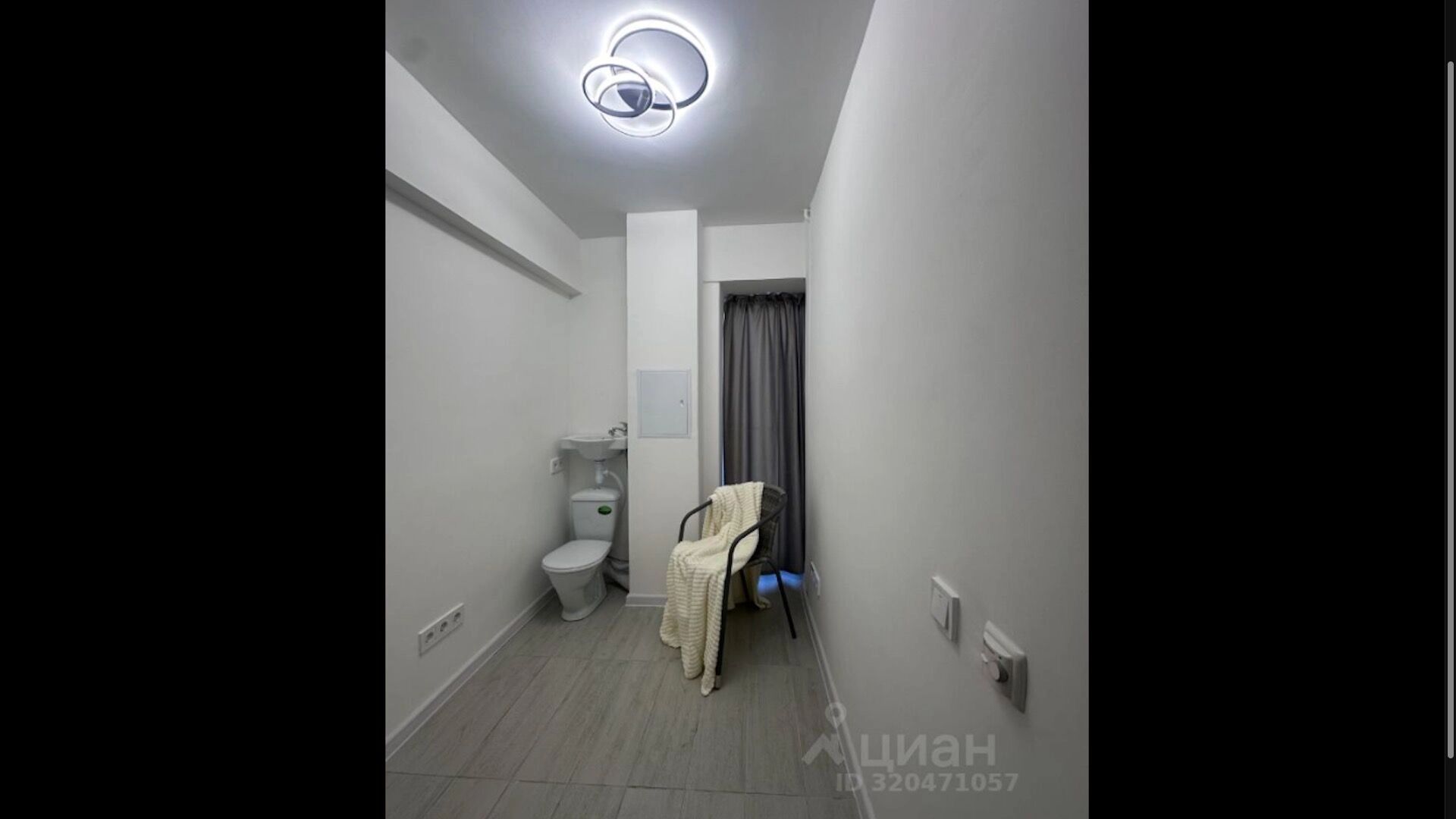 Унитаз, стул, стол: в Москве продают самую маленькую квартиру площадью 4,5 кв метра