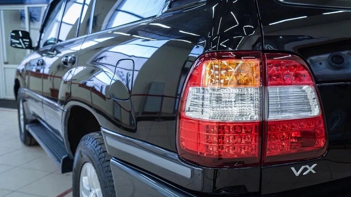 Toyota Land Cruiser 100 с пробегом в 41 тысячу километров 2007 года выглядит как новая машина