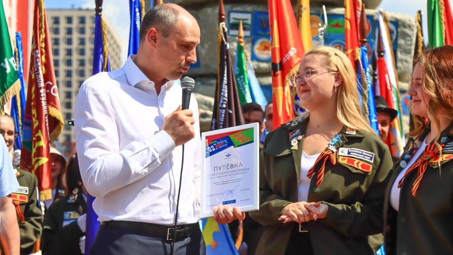 Денис Паслер открыл трудовой семестр студотрядов в Академическом районе Екатеринбурга