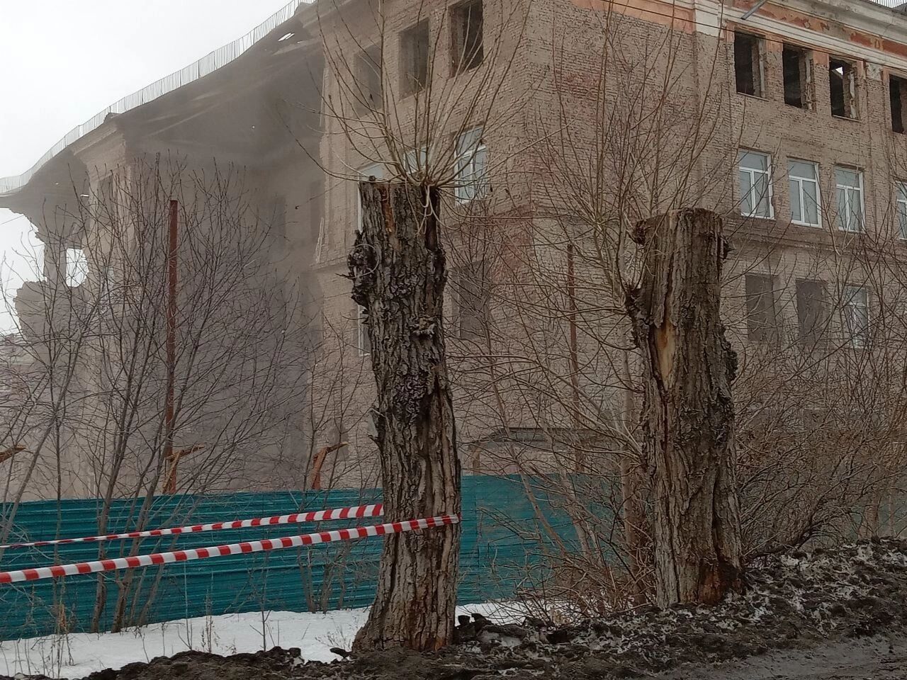 Момент сноса здания гимназии №88