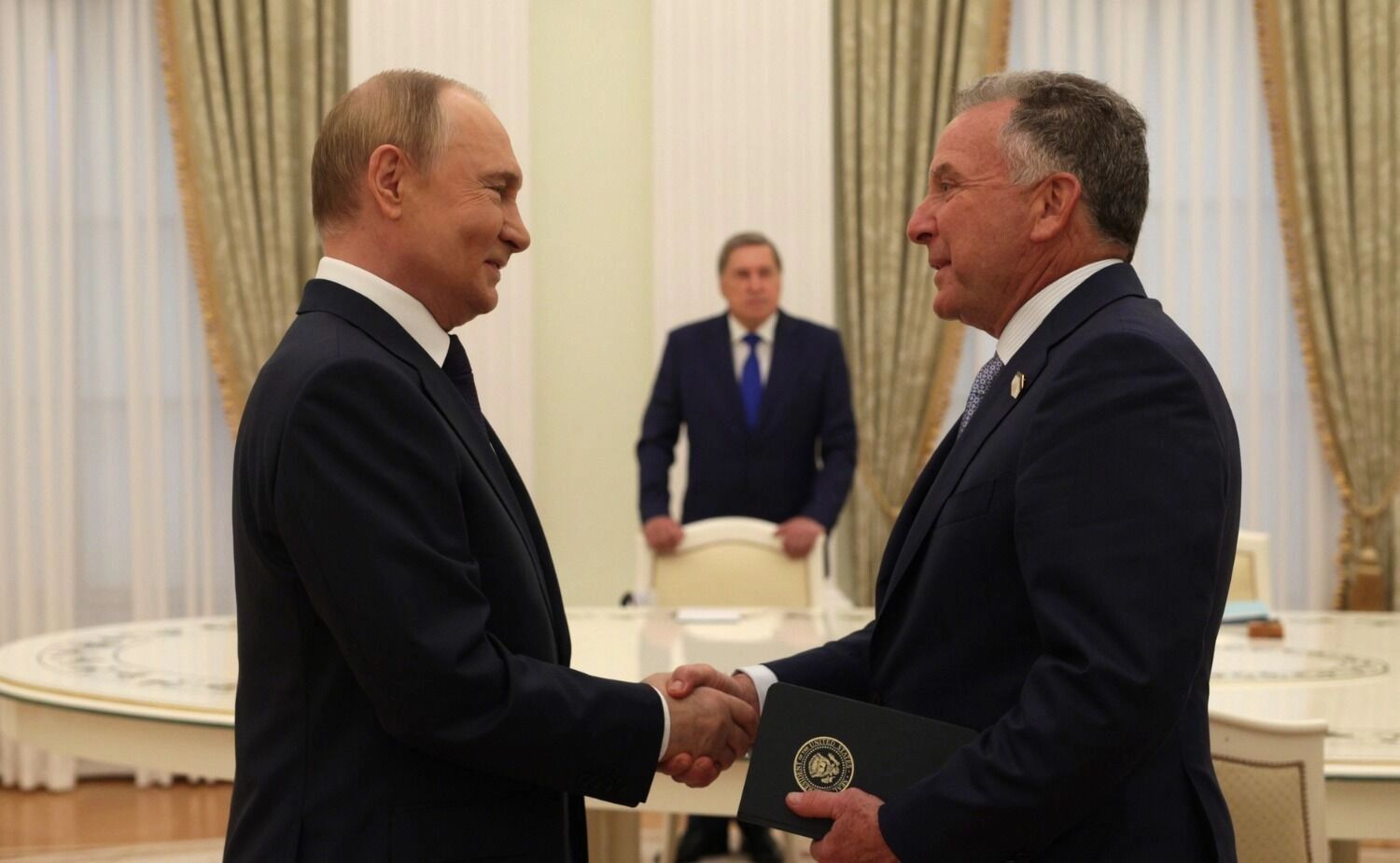 Спецпосланник Уиткофф постели Москву пять раз