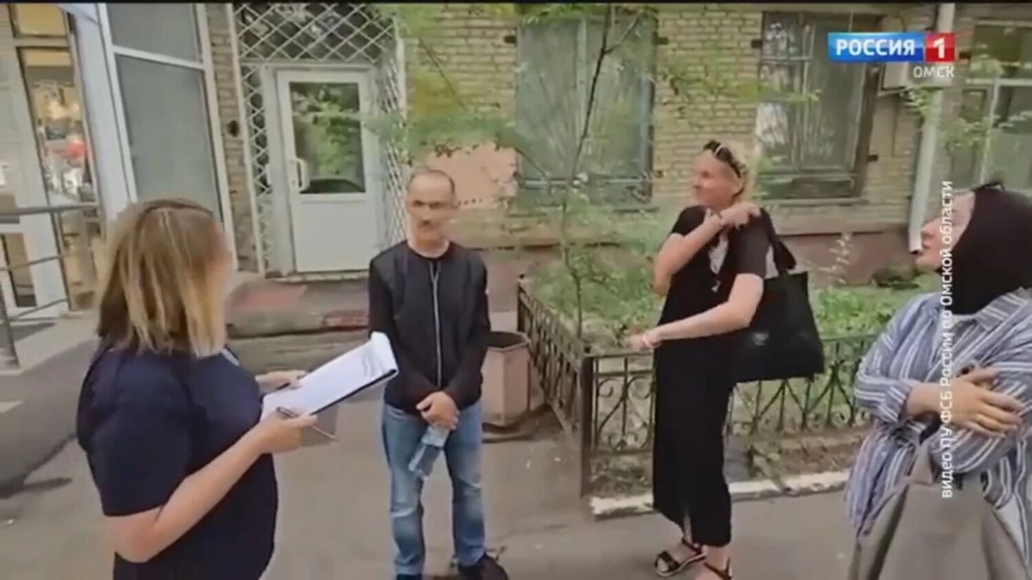 Скриншот сюжета. На кадрах: следственные действия с привлечением задержанного мужчины