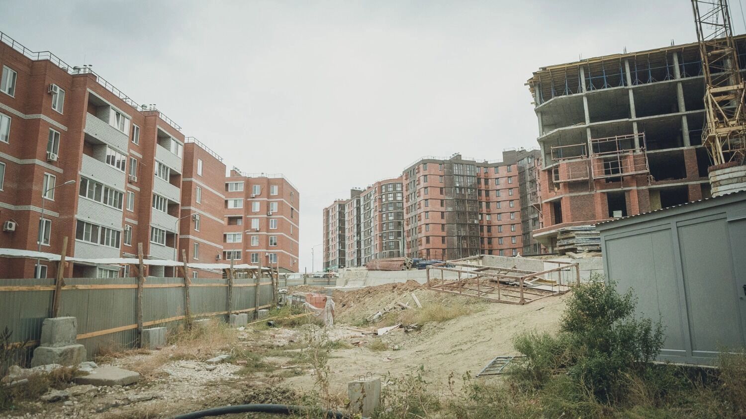 Панорама на строительство многоквартирных домов в провинции