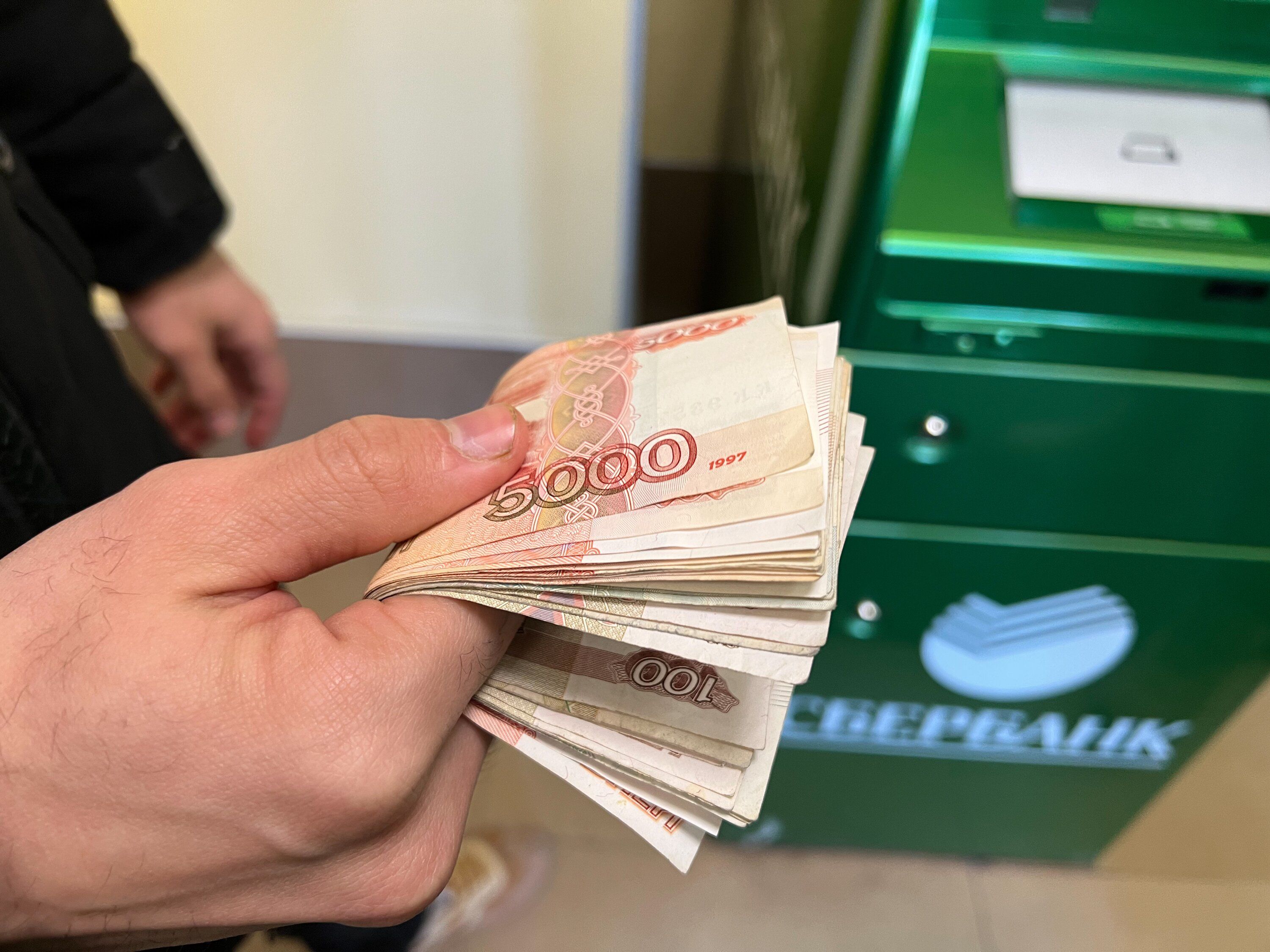 Ищем способы спасти свои деньги и получить выгоду: ставки по вкладам «лихорадит»
