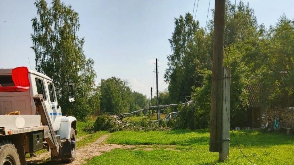 Энергетики «Удмуртэнерго» восстановили электроснабжение потребителей после грозы