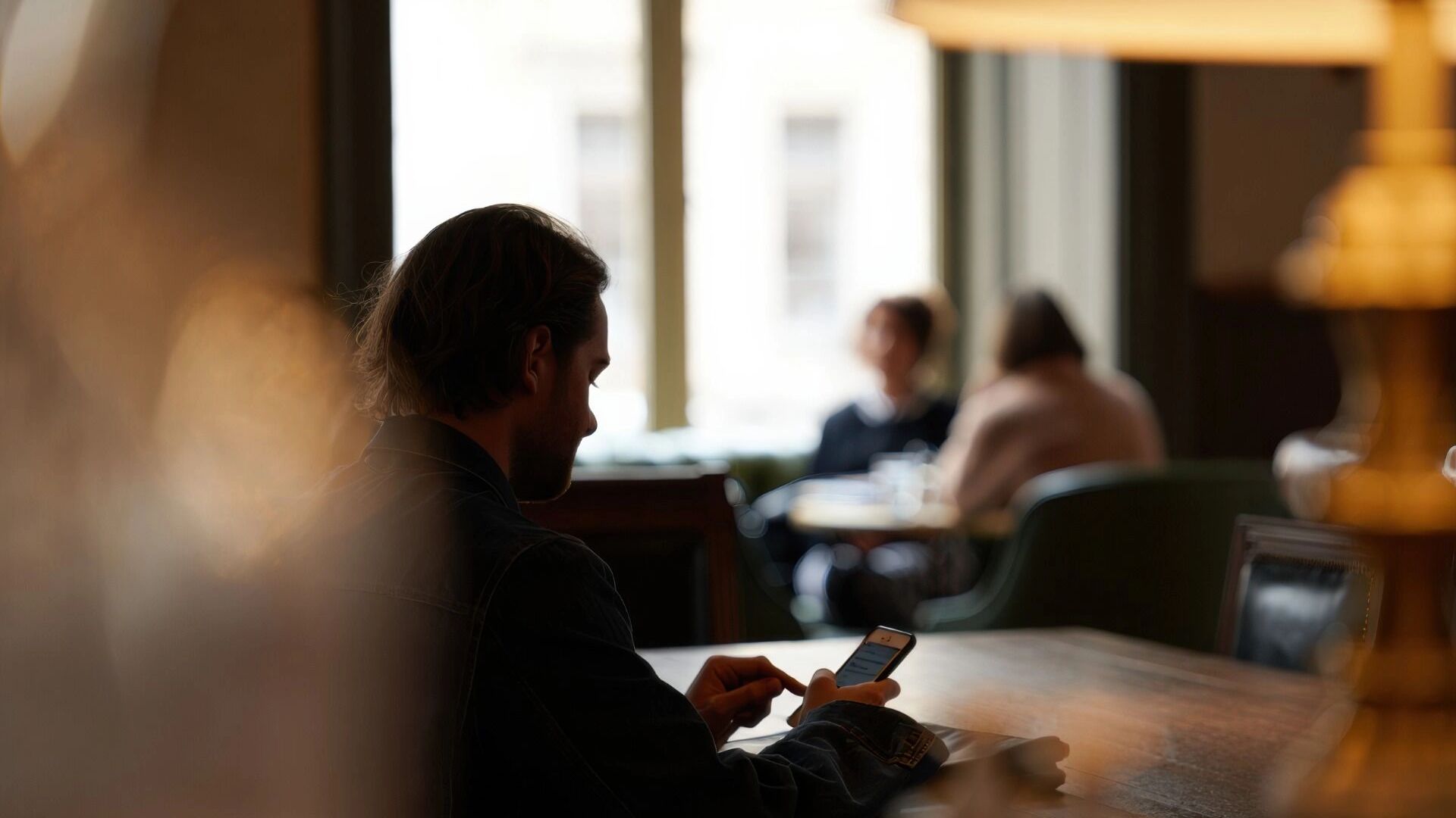 Одиночество бьет по кошельку: почему жить одному стало роскошью в России