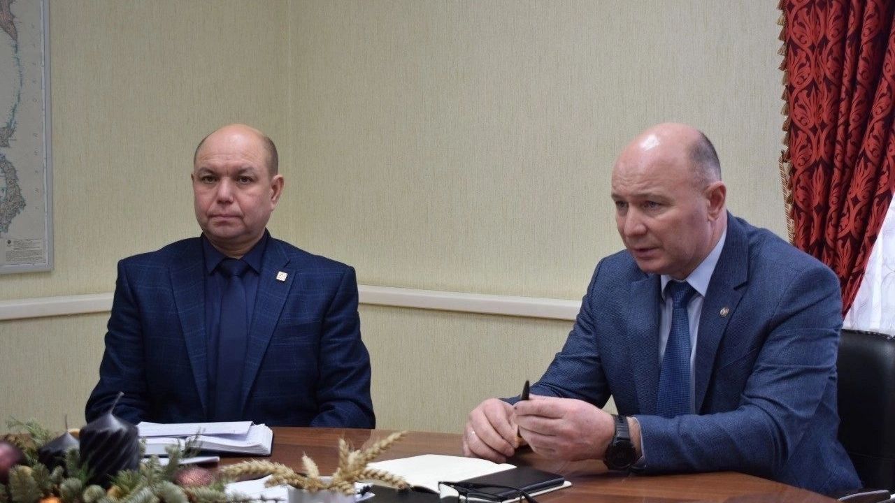 Справа&nbsp;— Фаил Камаев