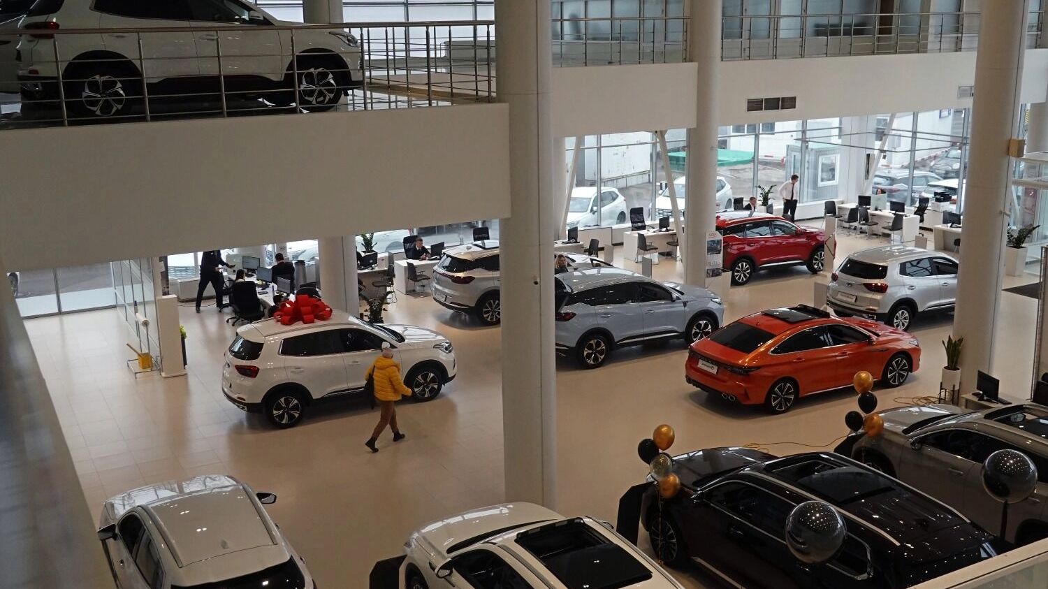 Бум продаж на авторынке: россияне скупают иномарки, «АвтоВАЗ» в яме