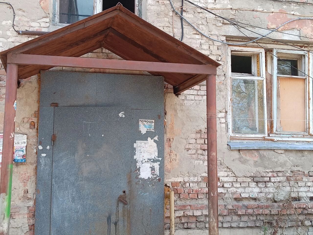 Домофона на подъезде нет