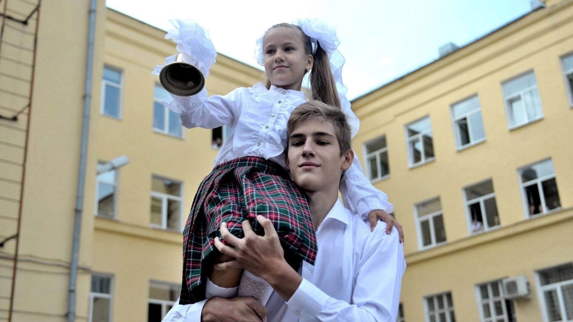Дорогие первоклашки, бойцовые псы на улицах Ижевска и драка подростков в трамвае