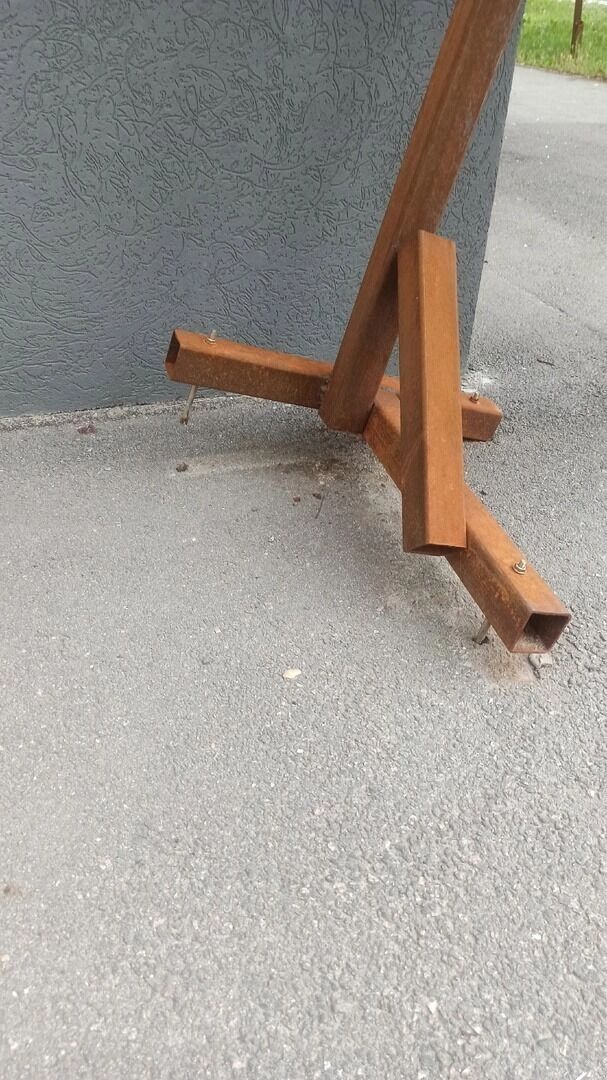 Ветром повреждены крепления антидроновой сетки