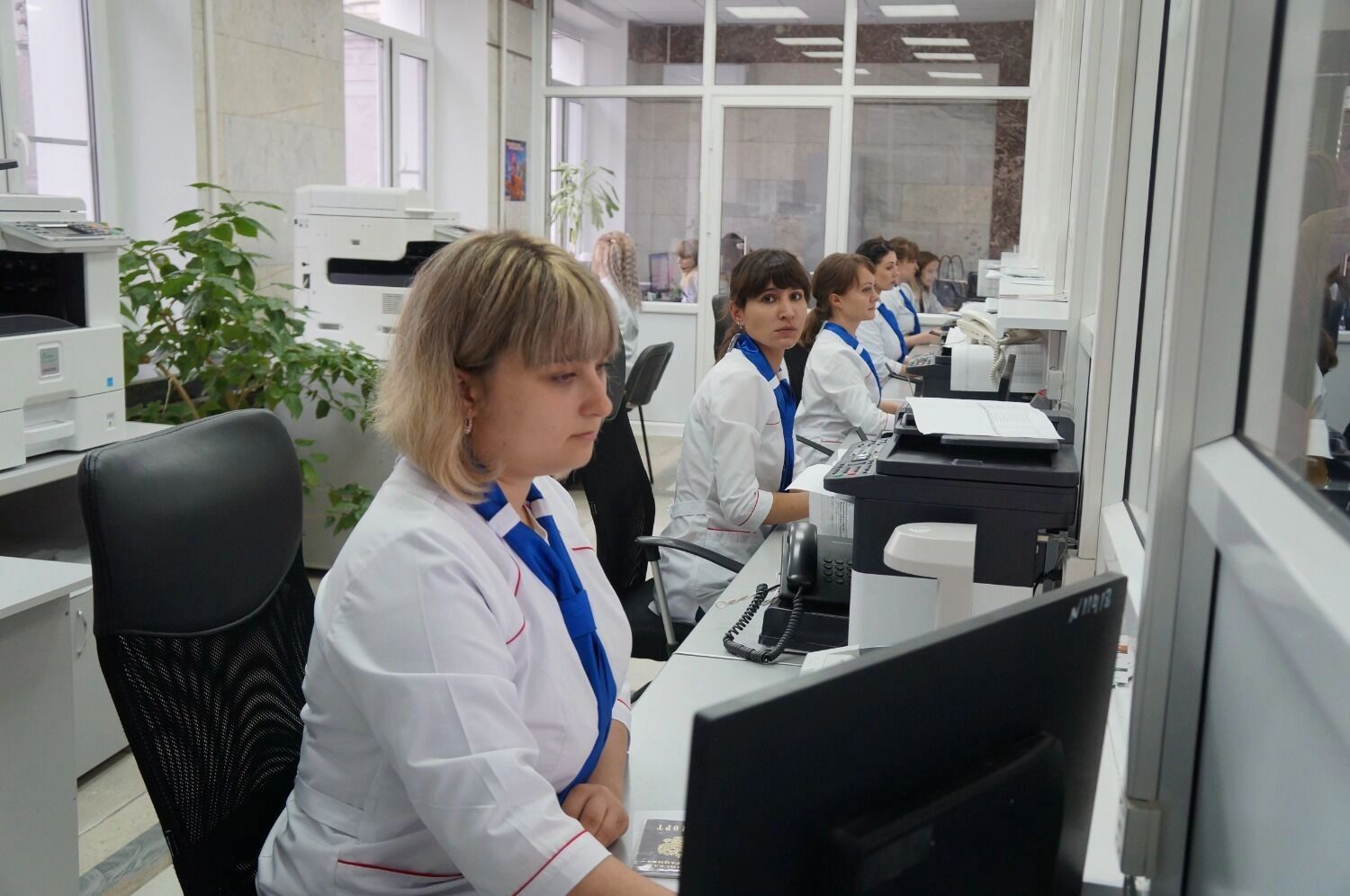 Анализ жалоб сургутян в городских пабликах и на платформе 2ГИС показывает, что чаще всего у местных пациентов вызывает панику невозможность попасть на прием к врачам Сургута в поликлиниках «здесь и сейчас».