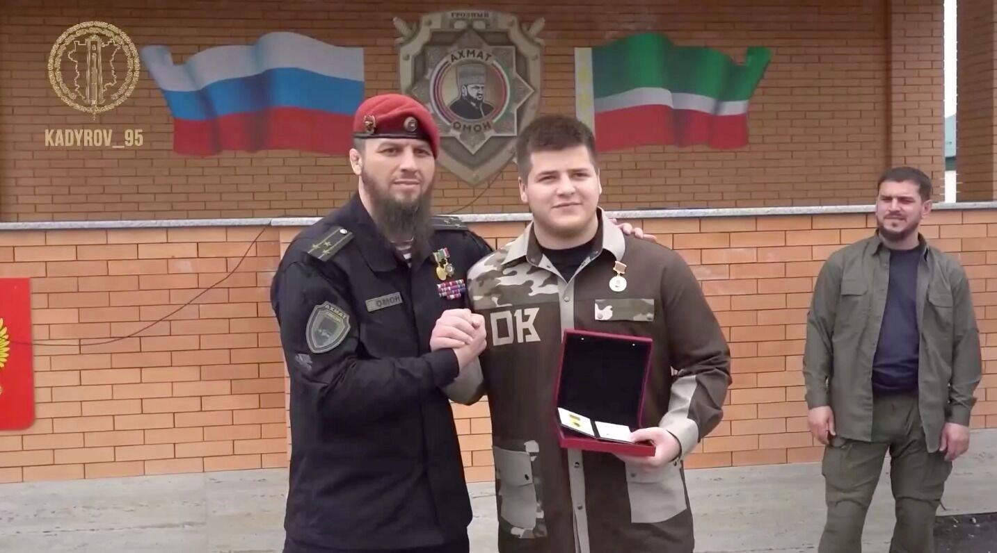 Адаму Кадырову — новая медаль. На этот раз — к 25-летию ОМОНа «Ахмат-Грозный»