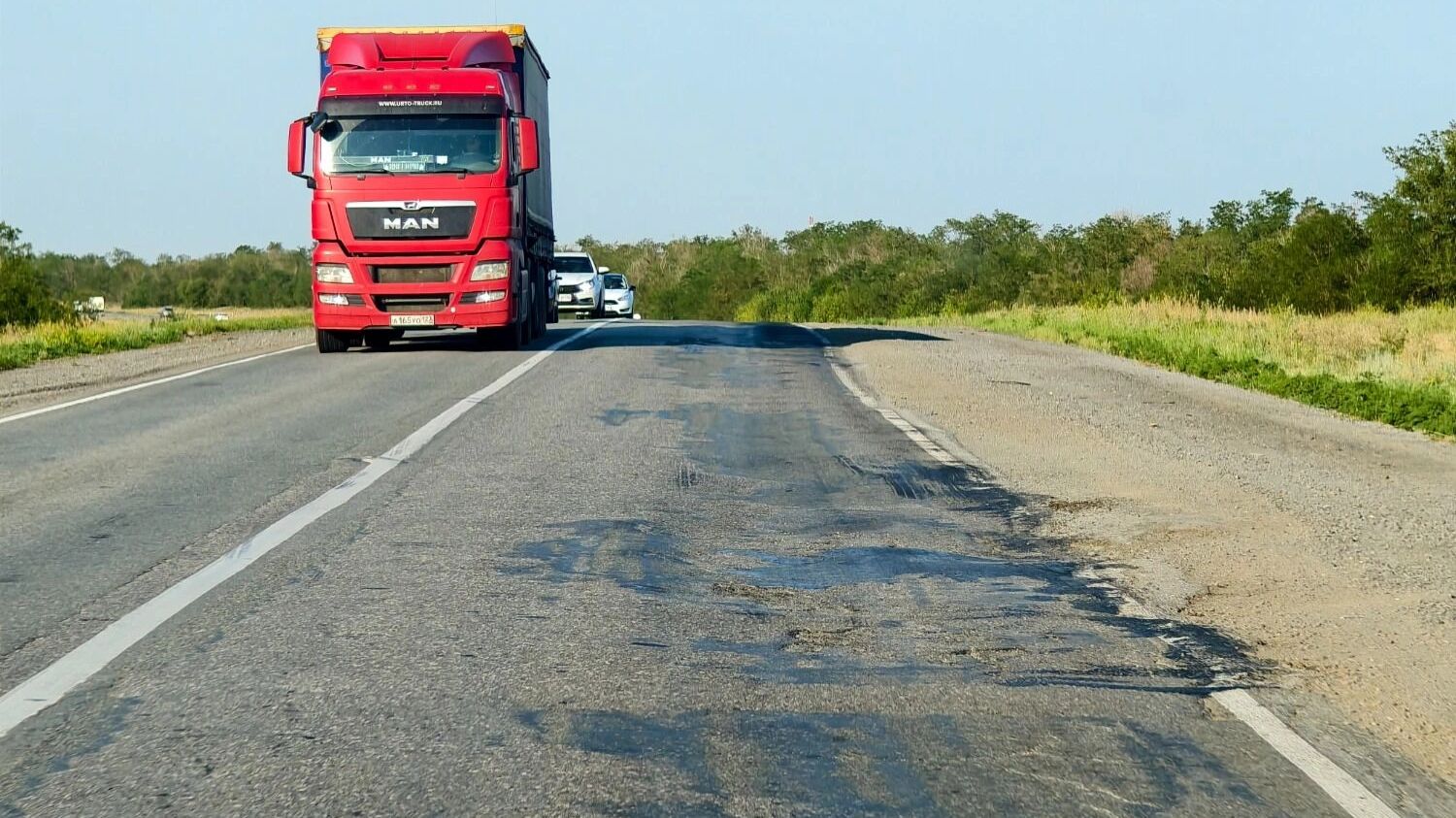 В таком состоянии находятся дороги по пути из Волгограда в Геленджик