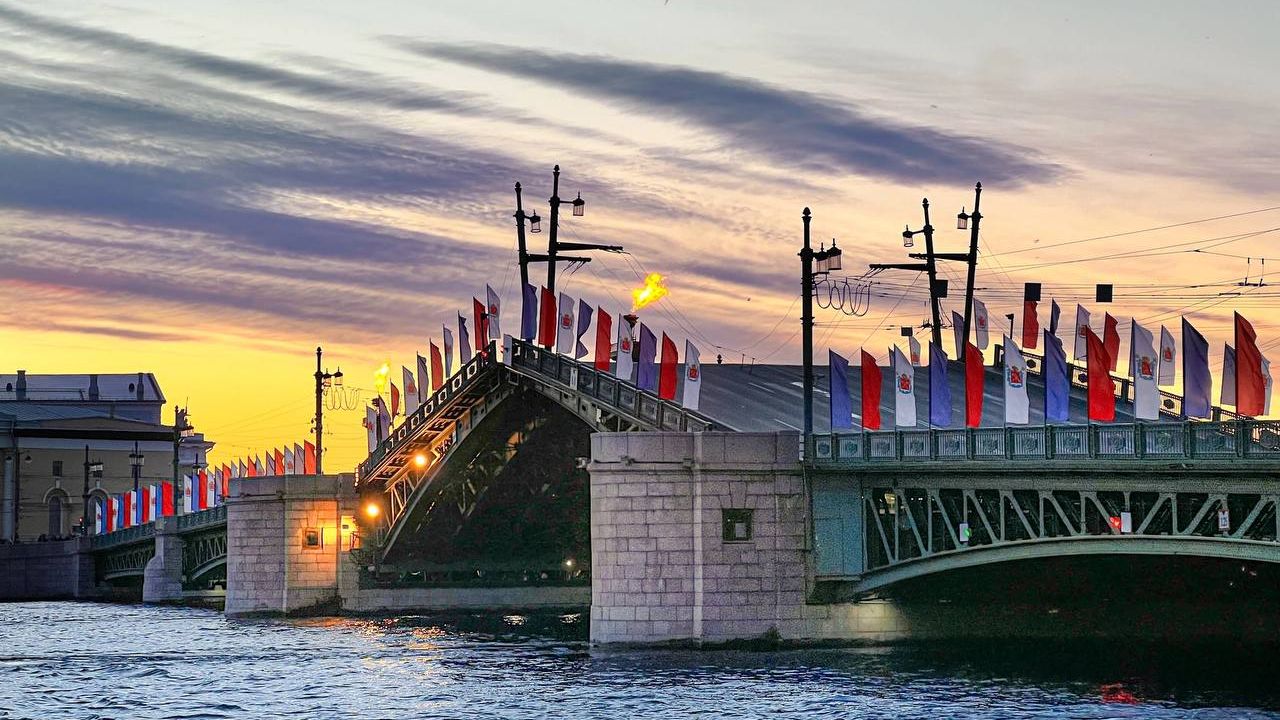 В Петербурге начался ремонт Дворцового моста: троллейбусам изменили маршруты В Петербурге начался ремонт Дворцового моста: троллейбусам изменили маршруты