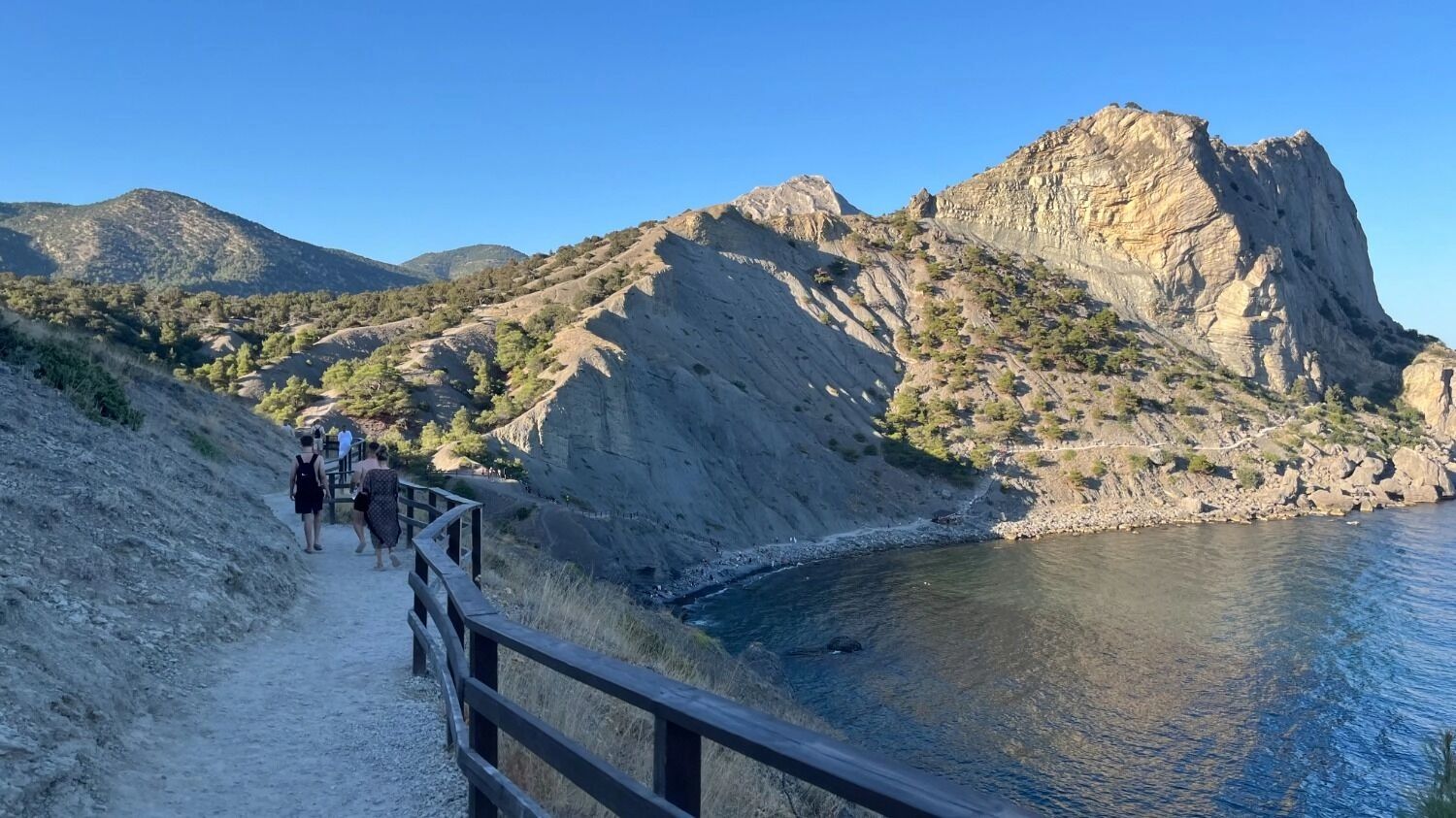 Спуск к Разбойничьему пляжу