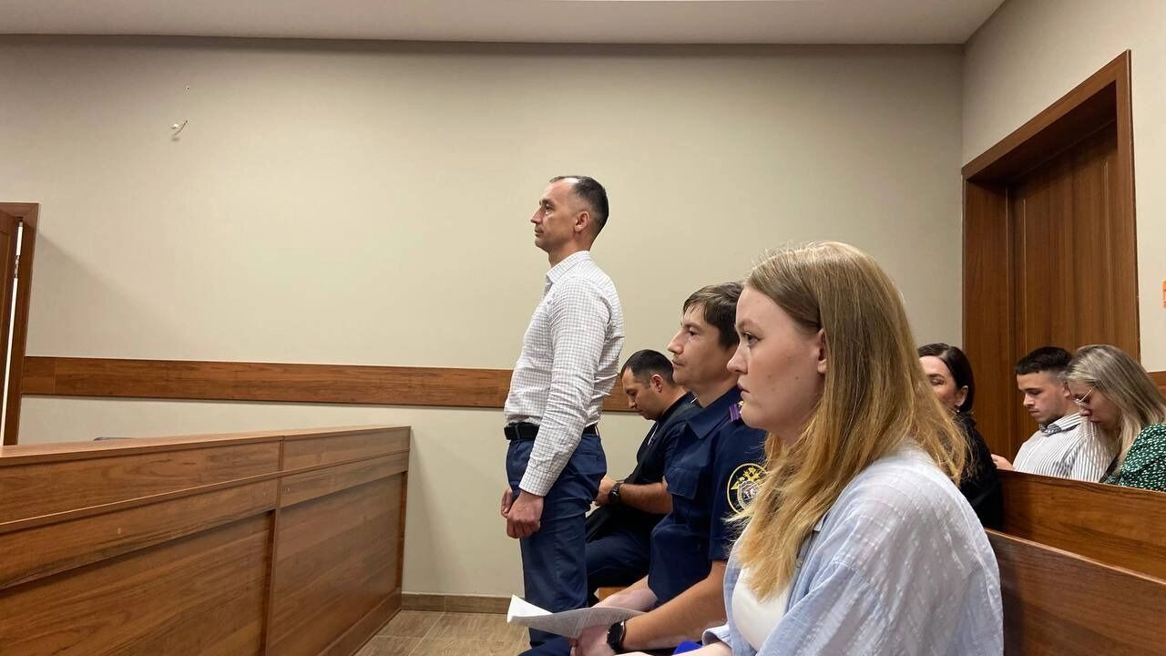 Якобы именно так состоялся этот звонок, о котором на суде говорил адвокат.