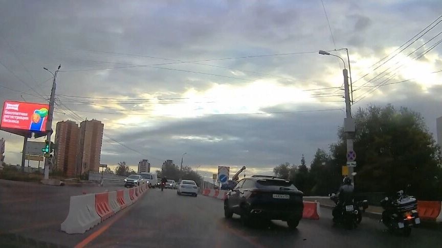 Путепровод на улице Рабоче-Крестьянской приводят в порядок в Волгограде