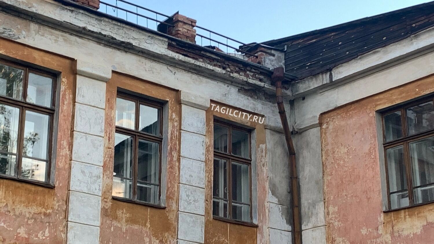 Состояние МАОУ СОШ №17 здание старшей школы (старое)