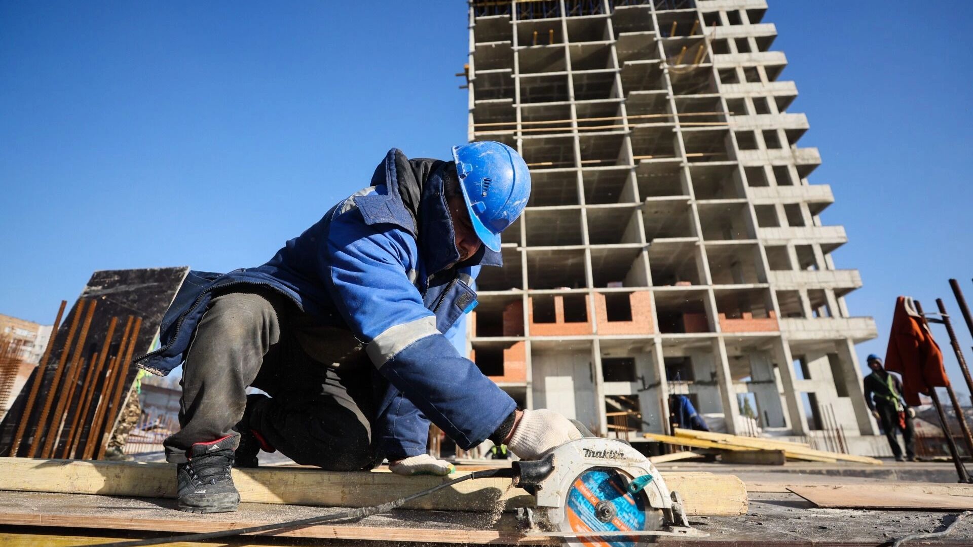 Россиянам не дадут покупать жилье по прежним ценам. Кому придется заплатить дороже?