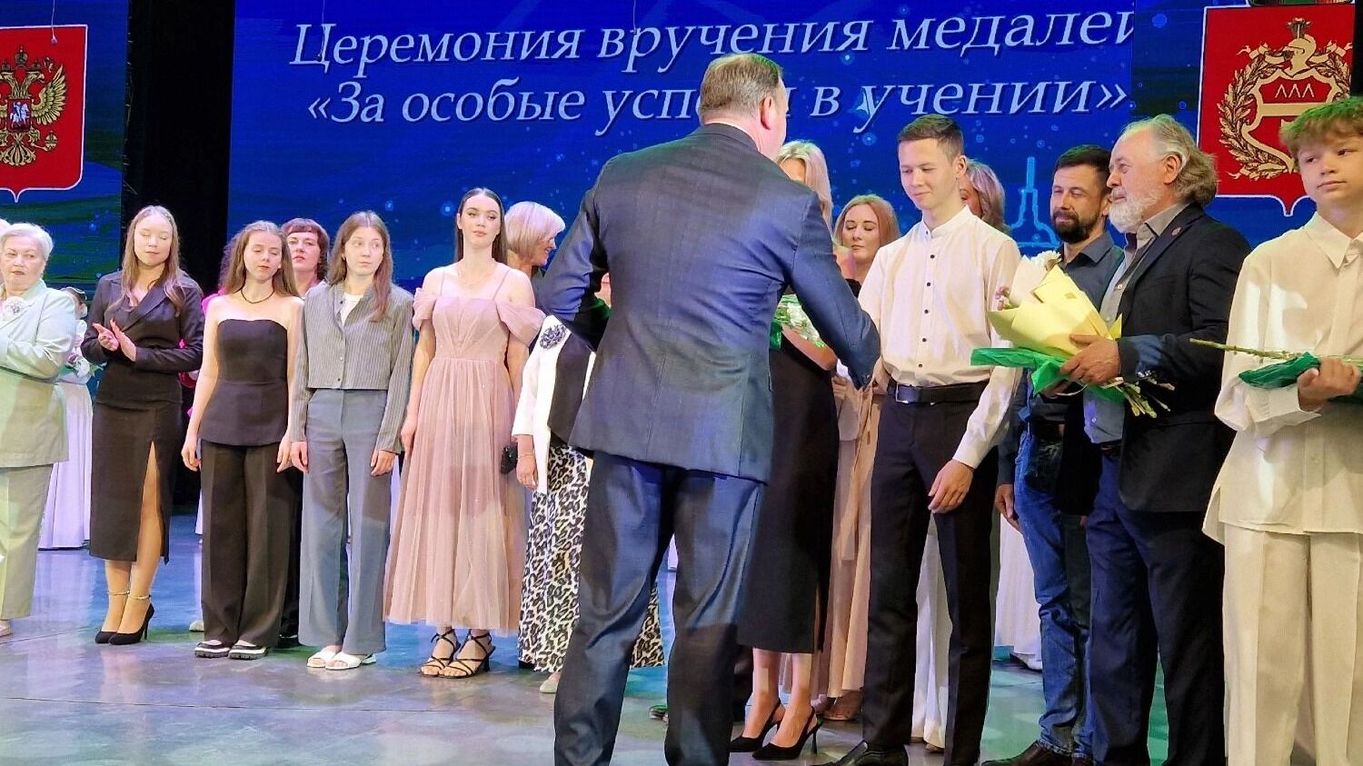 Церемония вручения медалей «За особые успехи в учении» в Нижнем Тагиле