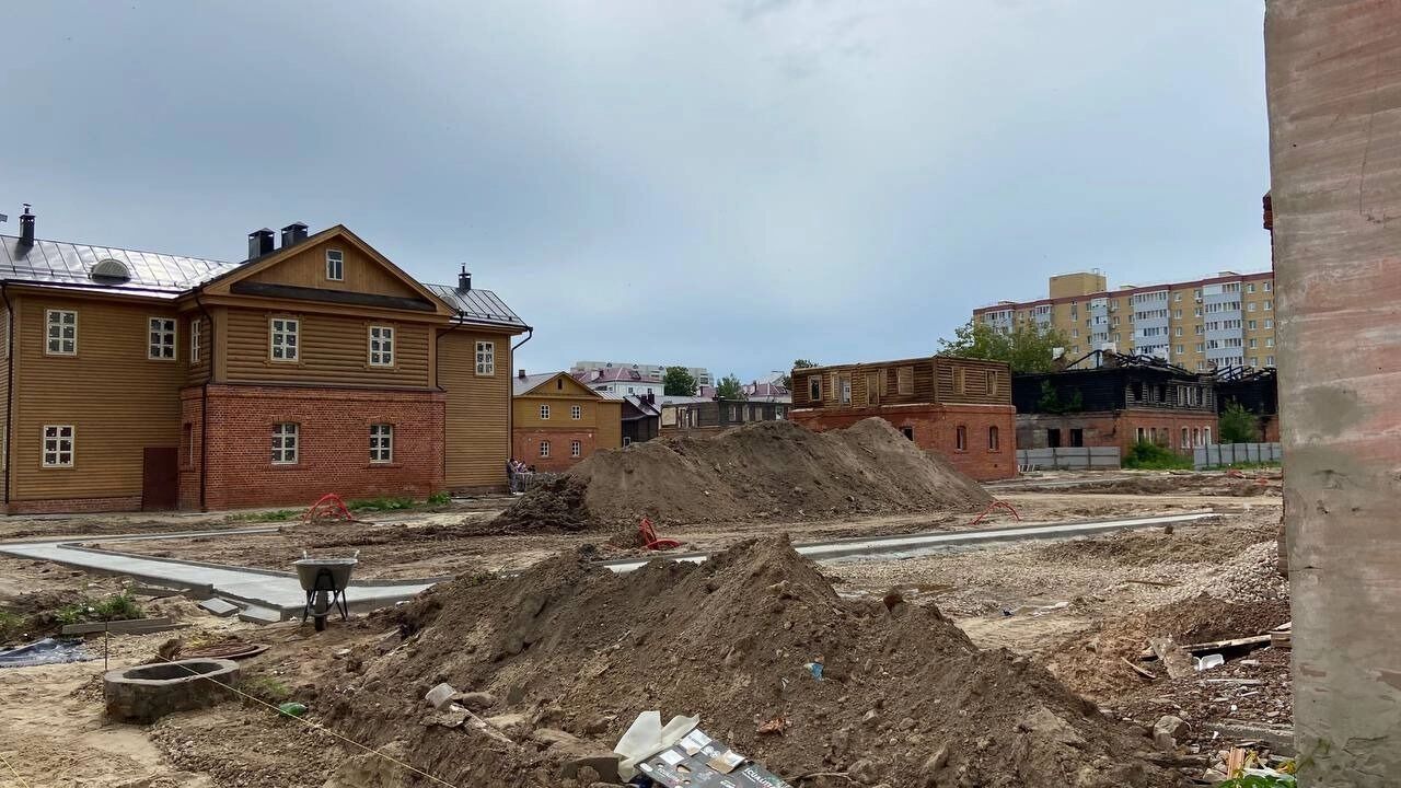 Сегодня рабочие активно трудятся на&nbsp;территории