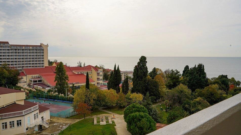 На фото: отель на море в Сочи