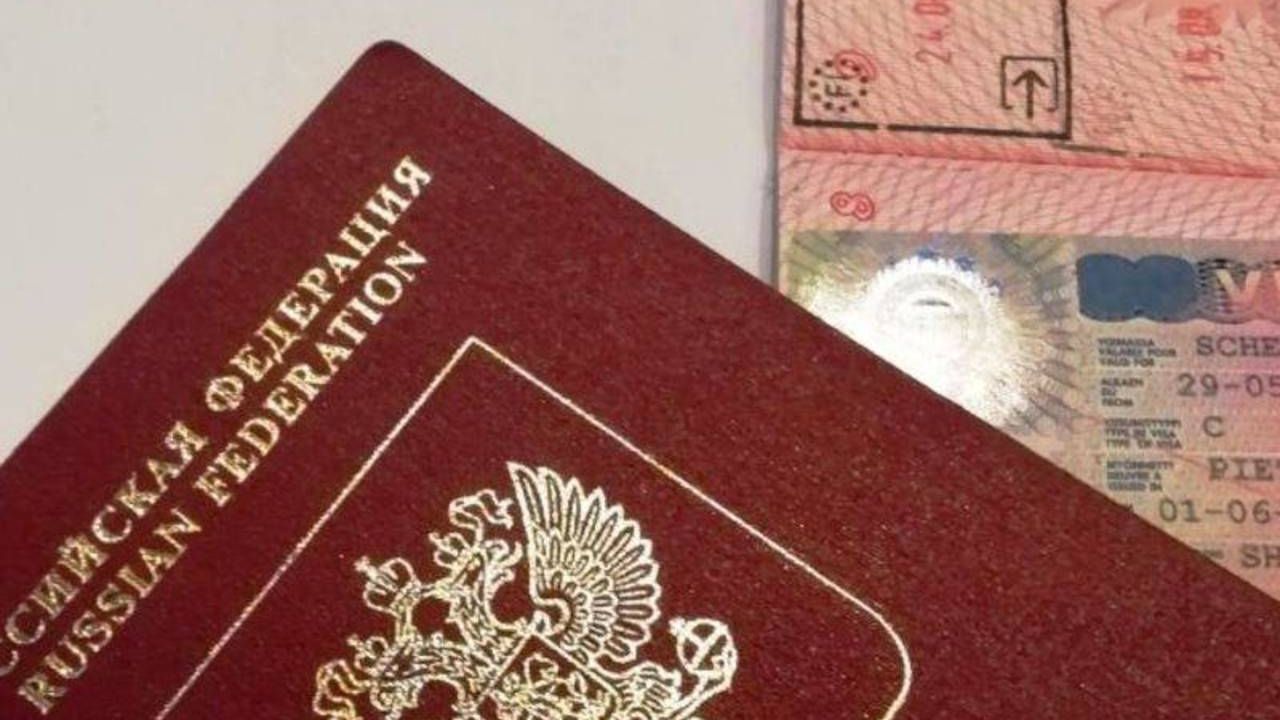 С 2027 года детям до 14 лет будет нужен собственный загранпаспорт для ...