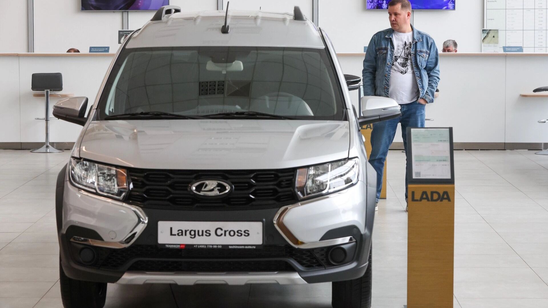 Бум продаж на авторынке: россияне скупают иномарки, «АвтоВАЗ» в яме