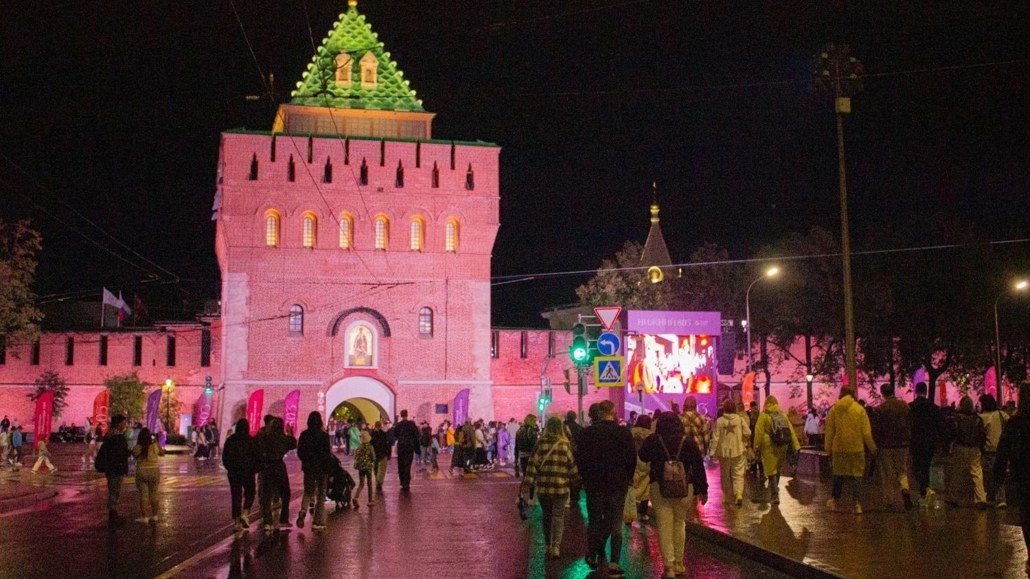 Сцена на Стрелке в Нижнем Новгороде