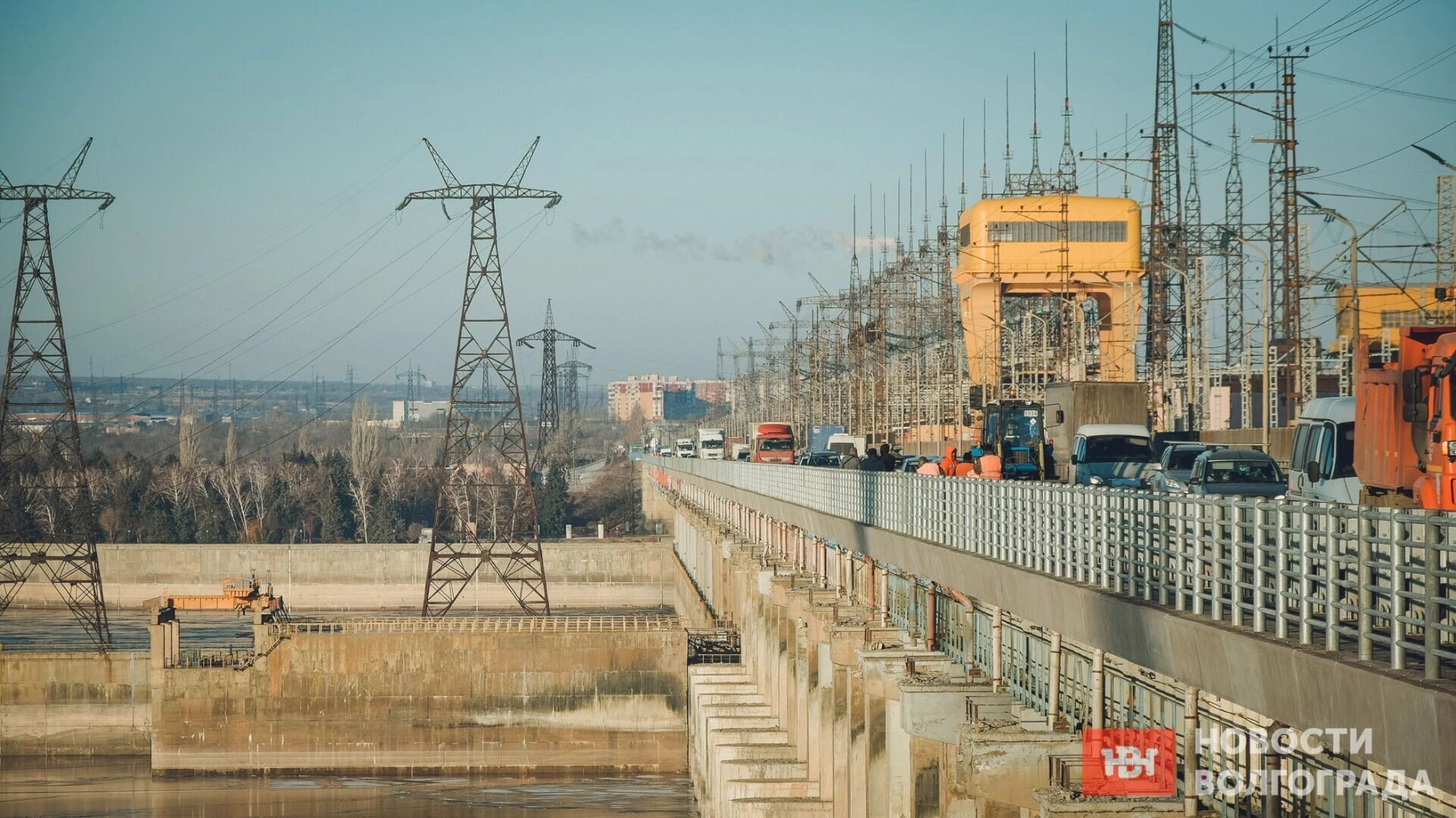 Грузовикам снова запретили ездить через Волжскую ГЭС