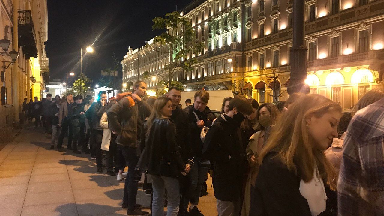 «Стали модными?»: в петербургских музеях и театрах усугубилась ситуация с очередями