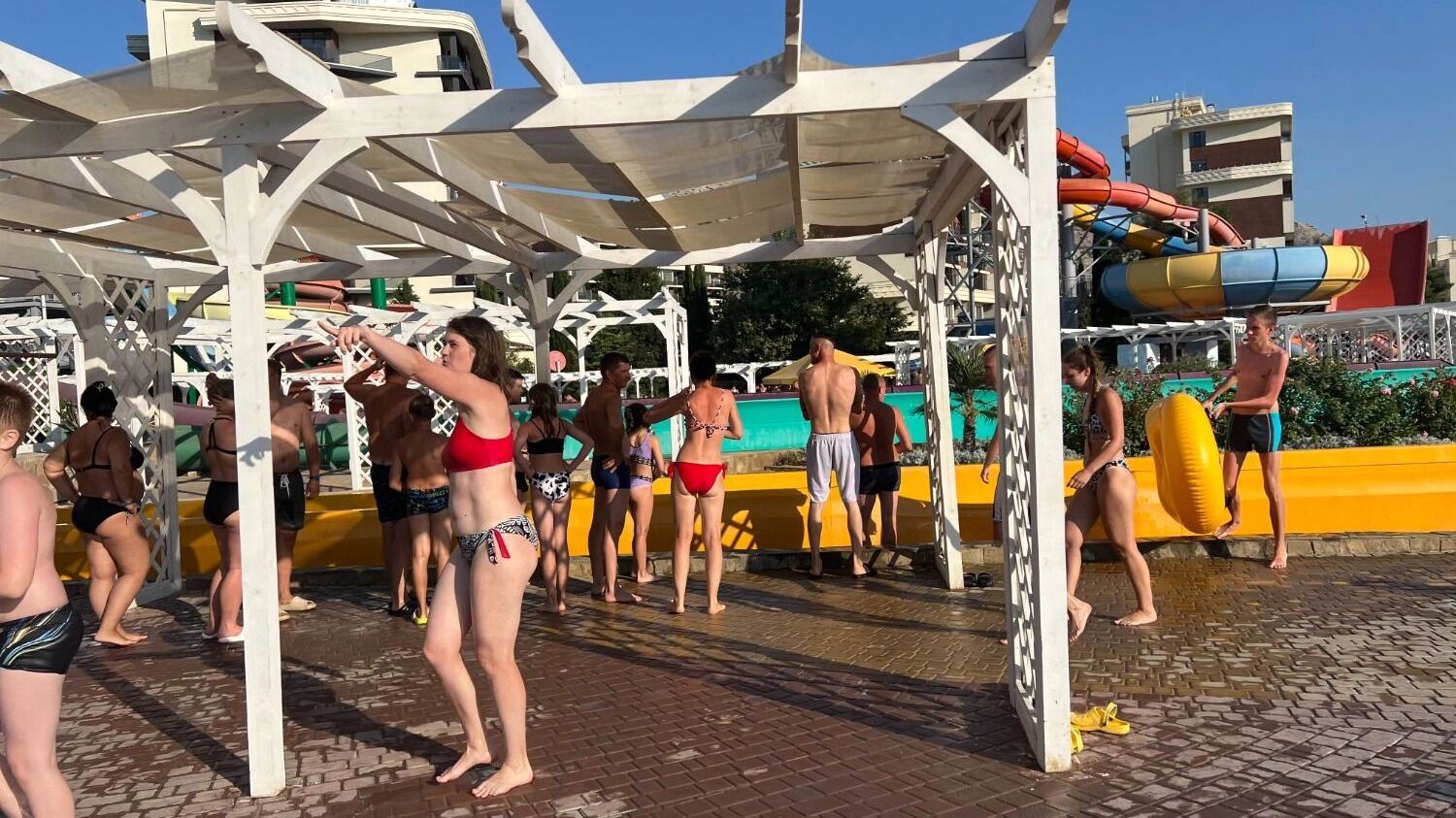 Очереди за двойными кругами а аквапарке в Судаке