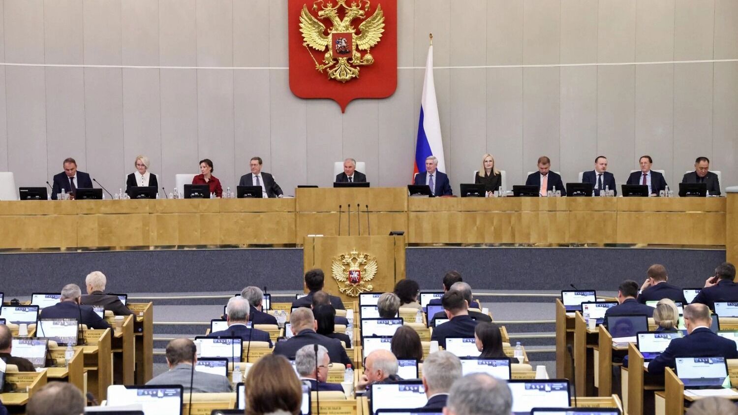 Врачи-рабы. К чему приведет закон об обязательной отработке медиков в ОМС после вуза