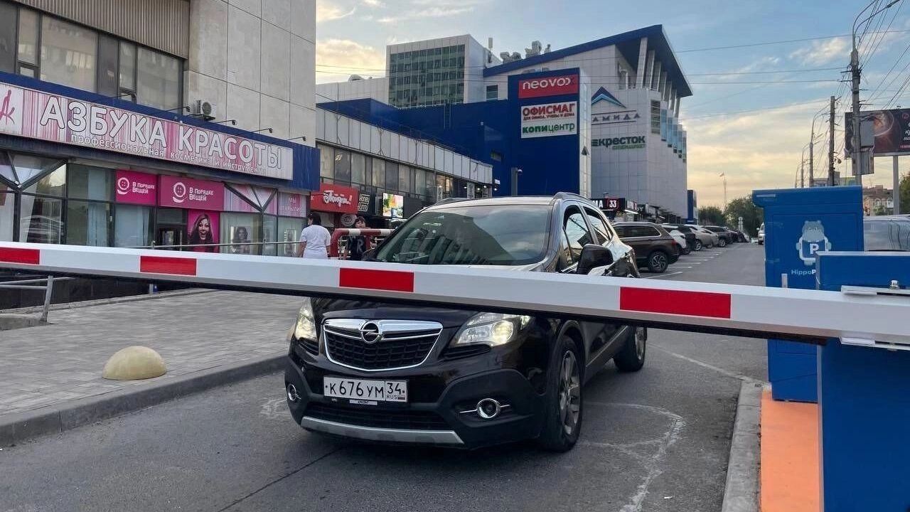 Платная парковка у ТРЦ «Пирамида»