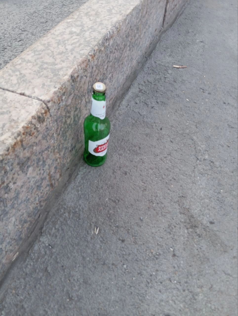 Бутылка на Юбилейном мосту